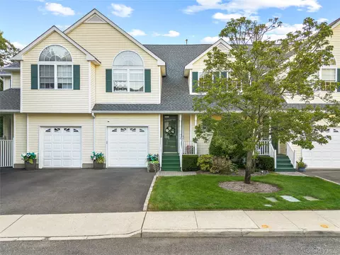 2 Spring Ct, Huntington, NY 11743
