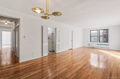 102-30 Queens Blvd #3R, New York, NY 11375