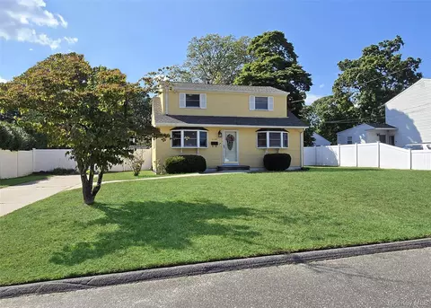 119 Noel Dr, Centereach, NY 11720