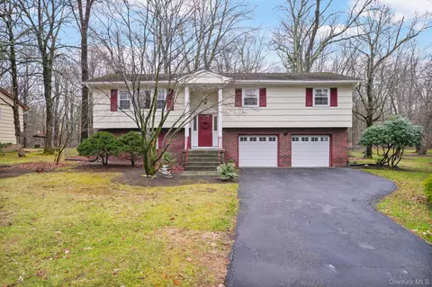 15 Marget Ann Ln, Ramapo, NY 10901