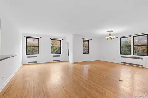 69-40 Yellowstone Blvd # 121, New York, NY 11375