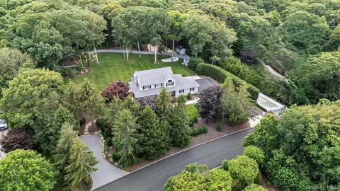 181 Landing Ln, Calverton, NY 11933