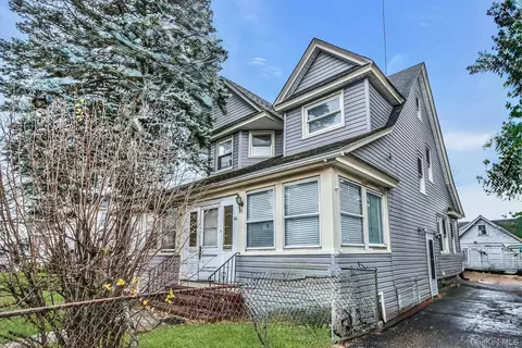 41 W Fulton Ave, Roosevelt, NY 11575