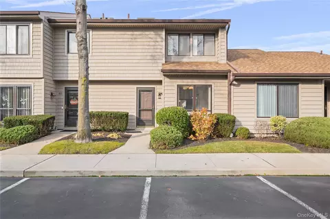 64 Stanford Ct, Wantagh, NY 11793