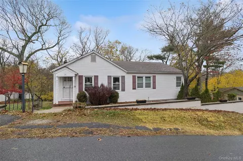 31 Amityville Rd, Sound Beach, NY 11789