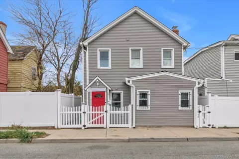 21812 141st Rd, New York, NY 11413