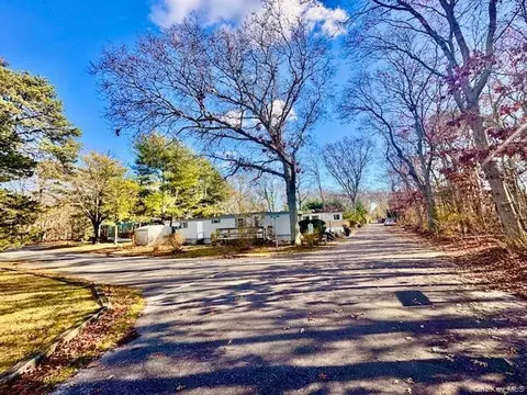 620 Montauk Hwy #33, Southampton, NY 11791