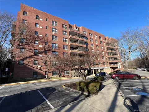 70 Barker St #705, Mount Kisco, NY 10549