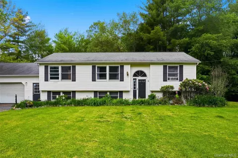 3 Rock Mountain Ests, Rochester, NY 12404
