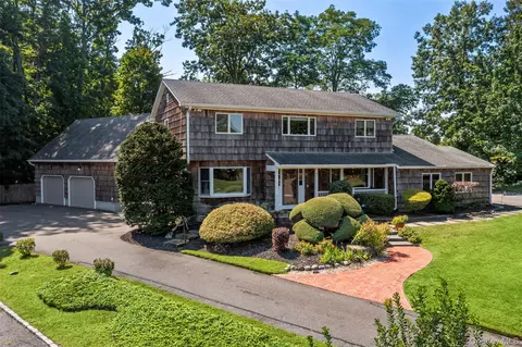 6 Vingut Ln, Setauket, NY 11733