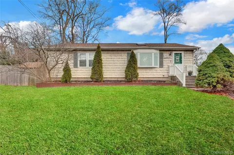 27 Kirby Ln, Ronkonkoma, NY 11779
