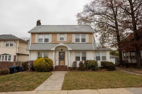 21819 139th Ave, New York, NY 11413