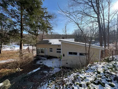 298 Old Albany Post Rd, Philipstown, NY 10524
