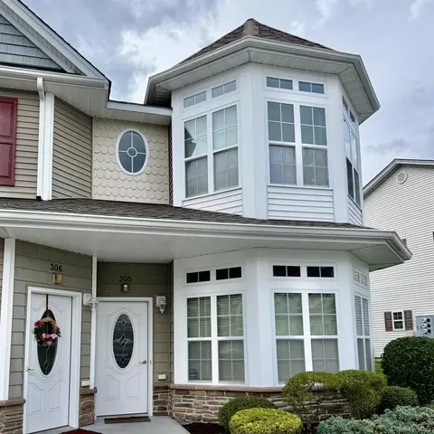 305 Egrets Lndg, Carmel, NY 10512
