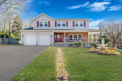 211 N Titmus Dr, Mastic, NY 11950