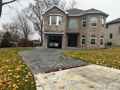 23 Sunlight Hl, Yonkers, NY 10704