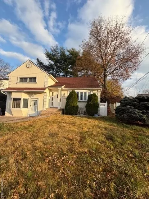 561 Woodbury Rd, Plainview, NY 11803