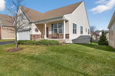 21 Cyprus Dr, Wallkill, NY 10940