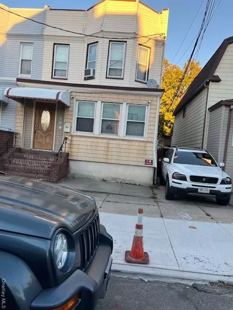 6659 74th St, New York, NY 11379