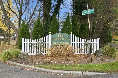 23 Sandy Hill Rd, Commack, NY 11725