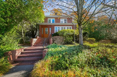 90 Rosedale Ave, Greenburgh, NY 10706