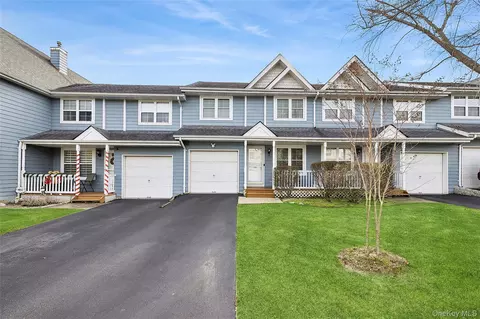 106 Northwood Blvd, Central Islip, NY 11722