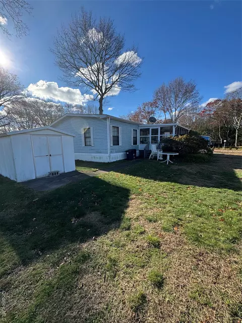 92 Willow Dr, East Quogue, NY 11942
