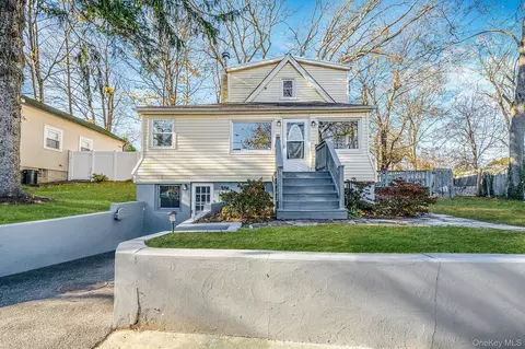 44 Lynbrook Dr, Sound Beach, NY 11789