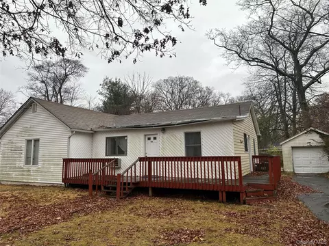155 Dahlia Dr, Mastic Beach, NY 11951
