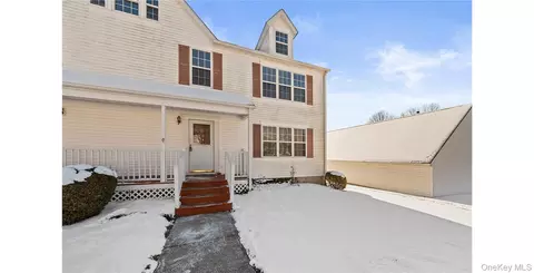 21 Kings Way, Pawling, NY 12564