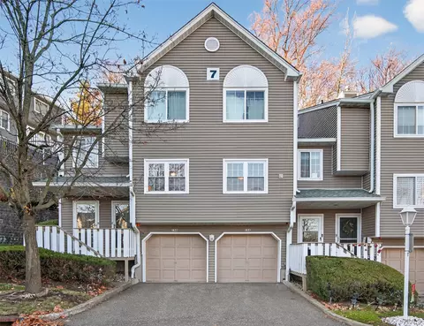 188 Eagle Ridge Way, Clarkstown, NY 10954