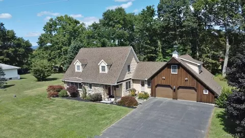 138 Round Hill Rd, Walden, NY 12586