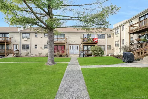 205 Sneden Pl W #205, Ramapo, NY 10977