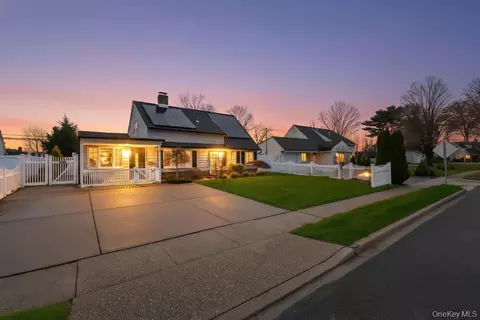 143 Blacksmith Rd E, Levittown, NY 11756