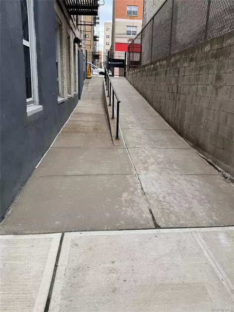 2081 Cruger Avenue Cruger #1K, New York, NY 10462