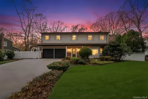 18 Leary Ln, Nesconset, NY 11767