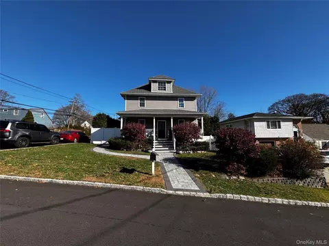 44 Buffet Pl, Huntington Station, NY 11746