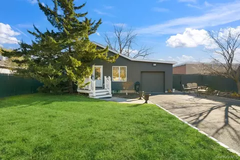 9 Lynch St, Huntington Station, NY 11746