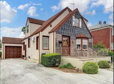 24724 136th Rd, New York, NY 11422