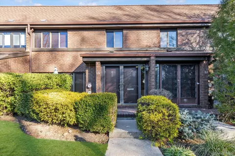 15 Spring Holw, North Hempstead, NY 11576