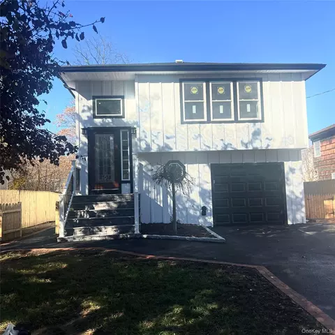 79 Railroad St, Greenlawn, NY 11740