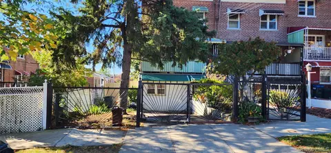 954 E 212th St, New York, NY 10469
