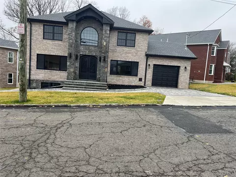 19 Sunlight Hl, Yonkers, NY 10704