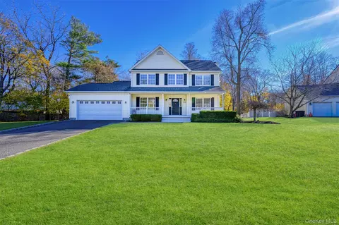 3 Ariel Ct, Rocky Point, NY 11778