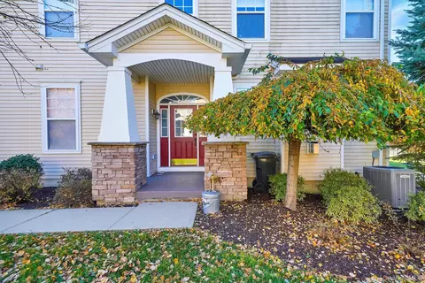 43 Woodside Knolls Dr, Wallkill, NY 10940