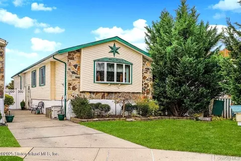 35 Nutwood Ct, Staten Island, NY 10308