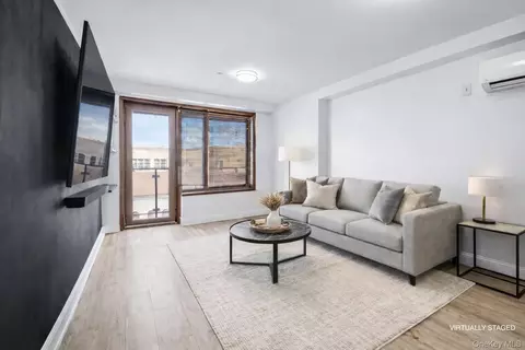 30-63 31st St #605, New York, NY 11102