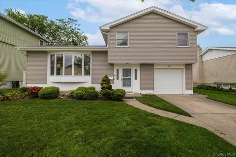 40 Cambridge Rd, East Rockaway, NY 11518
