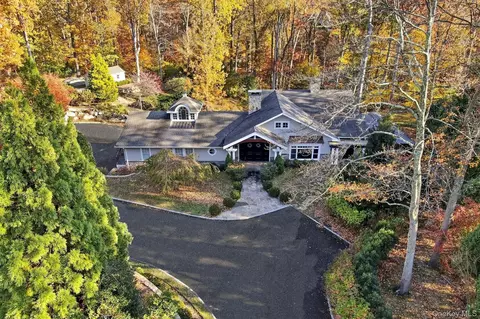5 Mallard Dr, Huntington, NY 11743
