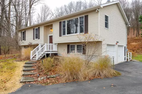 26 Saint Paul Rd, Milan, NY 12571